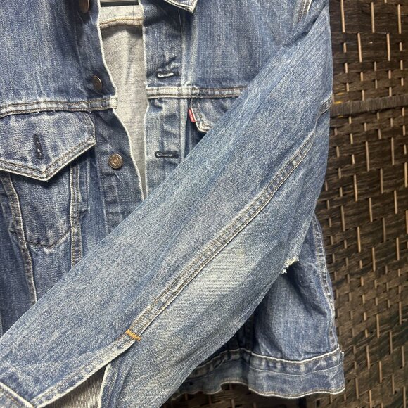 Vintage Levi’s Distressed Denim Jacket Size Medium - Picture 6 of 13